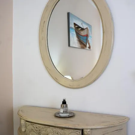 Giasemi No 8 Folegandros